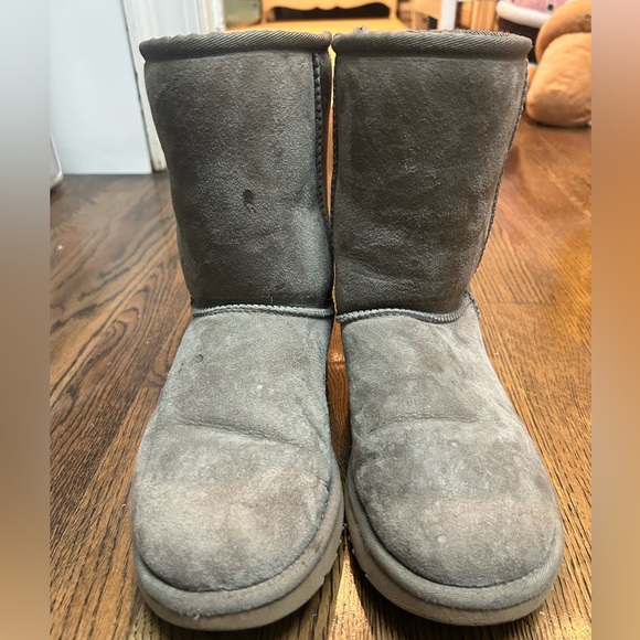 Uggs Classic Short II in Grey - Size 8 - Picture 5 of 12